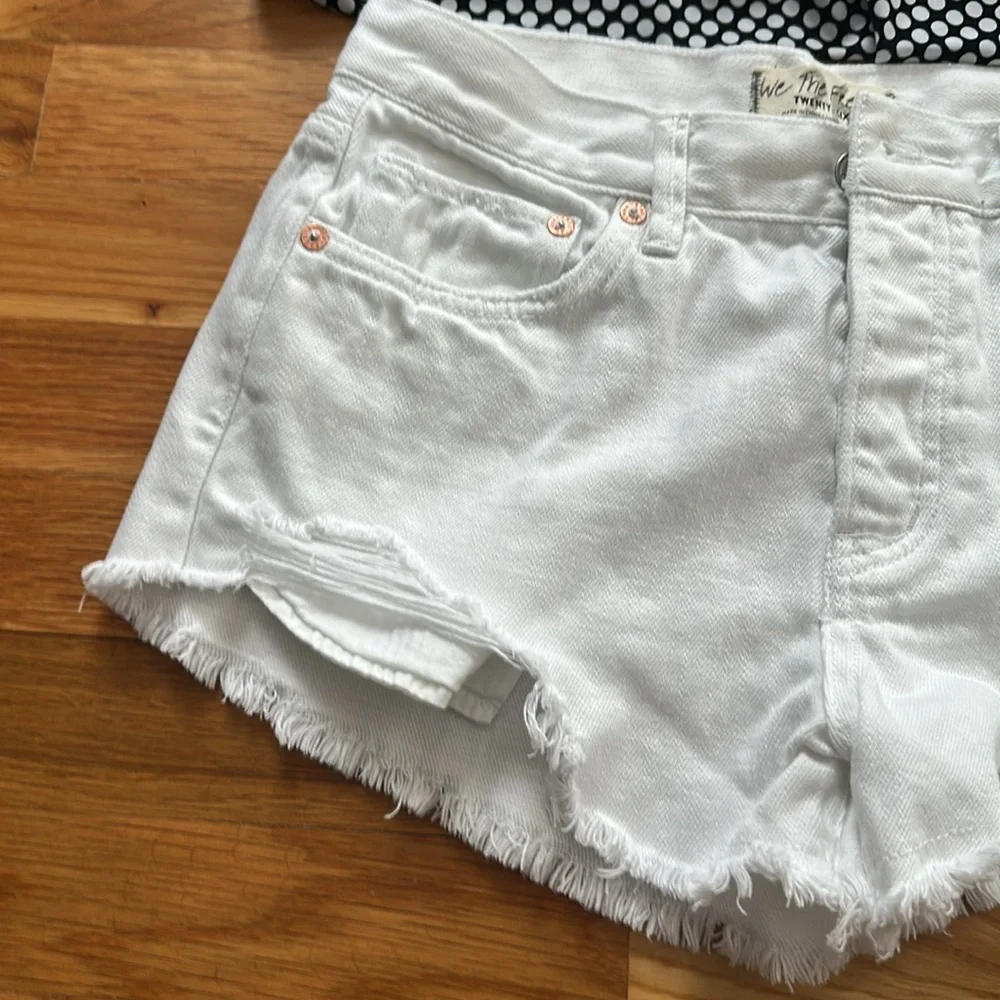 We the free, size 26, white cut off button fly shorts - Picture 5 of 11